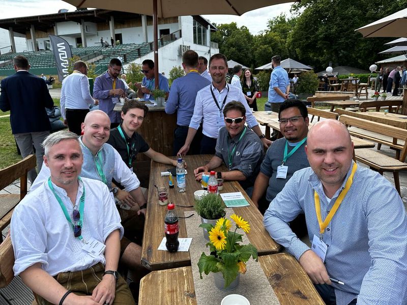 (v. l.)  Daniel Pflüger und Martin Baum (link protect), Sandro Friesinger (Datakom), Lorenz Brosowski (Arrow), Gerhard Stoll und Manuel Maunz (link protect) und Claudiu Necula (Fortinet). (Bild: Vogel IT-Medien )