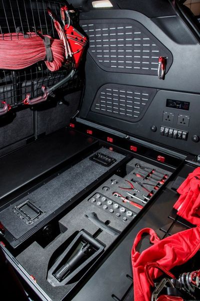 Alles für Noteinsätze an Bord (Land Rover)