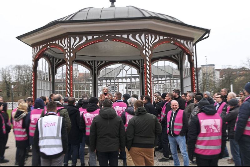 Bei einem Besuch im Gradierwerk Bad Salzungen erfuhren die Teilnehmer zahlreiche Details über die Gewinnung von Salz - diesem Industriezweig hat die Gegend um Eisenach einen Großteil ihres Reichtums zu verdanken. (Bild: Maschinenmarkt)