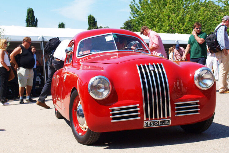 Der Sportwagen hat das Rentenalter längst erreicht und wird üblicherweise an seinem Alterssitz in der Collezione Lancia in Turin umhegt. Hin und wieder erhält der Renn-tner aber noch Auslauf. (Foto: Fiat)
