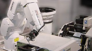 Fachbesucher können sich am APS-Stand durch eigene Handhabung von der Funktionalität der Maschinen überzeugen. Bild: APS (Archiv: Vogel Business Media)