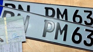 Weil die Händler weiterhin Probleme haben, die Fahrzeuge ihrer Kunden zuzulassen, fordern die Autoverbände nun gemeinsam die Politik zum raschen Handeln auf. (Bild: Doris Pfaff)