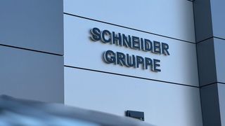 Die Schneider-Gruppe bewarb sich mit ihrer markenneutralen Middleware um den Automotive Business Award und holte den Gesamtsieg in der Kategorie Digital. (Bild: Achter – VCG)