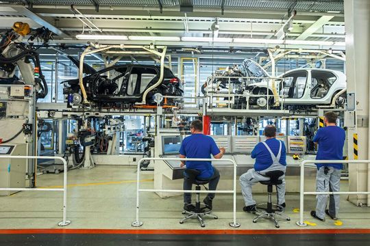 Allein in Niedersachen sollen bei VW bis 2030 29.000 Stellen wegfallen. (Bild:  Volkswagen AG)