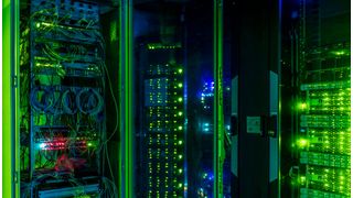 Für das Training des KI-Modells verwendeten die Forschenden den Großrechner der Universität. (Bild: Jürgen Gocke / Universität Freiburg)