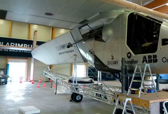 Der Rumpf des Solarflugzeuges besteht zu 83 % aus ultraleichten Verbundwerkstoffen. Anstelle von epoxidverstärktem festem Kohlenstoff wurde eine noch leichtere Kohlenstoff-Sandwich-Struktur gewählt. (D.Quitter, konstruktionspraxis)