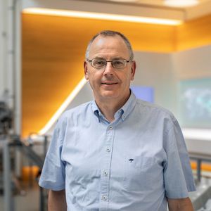 «Die Giesserei- und Automobilindustrie beschäftigt sich intensiv mit Megacasting. Um die geforderten Ausbeute- und Qualitätsziele zu erreichen, muss die Druckguss-Industrie die Maschinen-, Zellenautomatisierungs- und Prozesstechnologie weiterentwickeln. Wir betrachten Rheocasting als eine wichtige Grundlagentechnologie und freuen uns, mit Comptech zusammenzuarbeiten», sagt Markus Hofer, Head of Business Development Advanced Materials bei Bühler.(Bild:  Bühler)