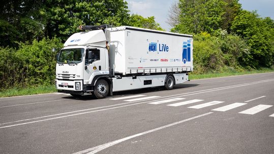 Mit dem Projekt „LiVe“, das zunächst verschiedene Technologien auf Basis des batterieelektrischen Fahrzeugs untersuchte, ist man im Jahr 2017 an den Start gegangen (hier eine Aufnahme von der Teststrecke).(Bild:  RWTH)