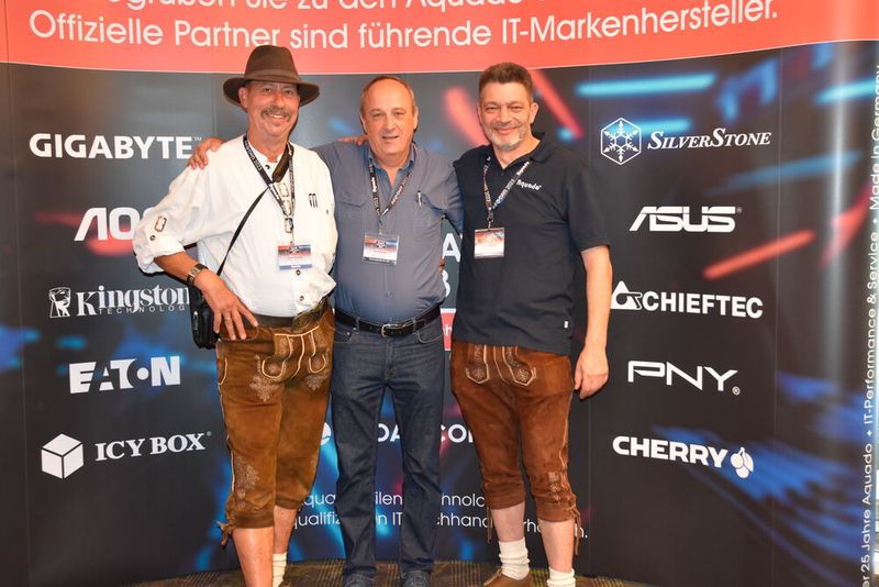 (v. l.) Ralf Natterer (l., Maracom Humringt) mit Jürgen Göpfert und Volker Rühlicke (beide Aquado) (Bild: Aquado)