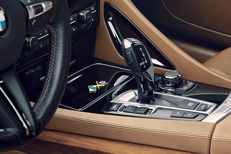 Eine Besonderheit für Liebhaber bietet die Mittelkonsole: ... (Foto: BMW)