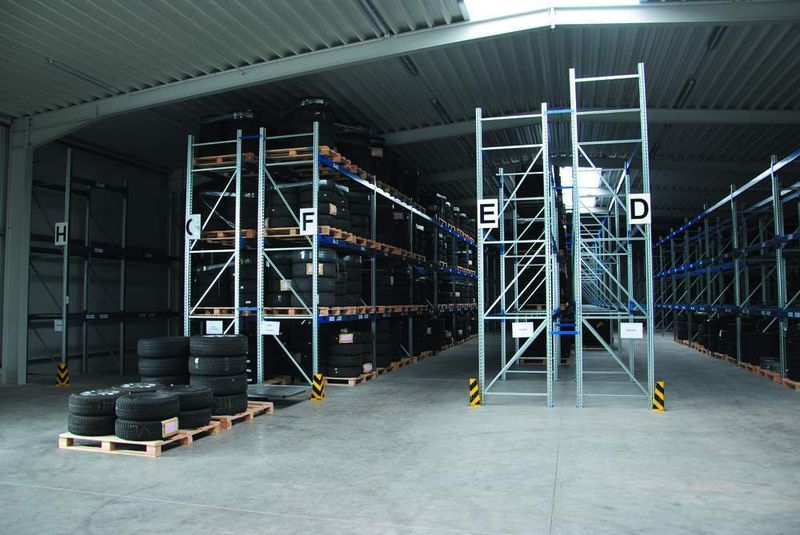 Die neue Reifenlagerhalle ist stolze 1.200 Quadratmeter groß und für 6.000 Rädersätze ausgelegt. (Archiv: Vogel Business Media)