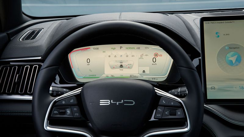 Die günstigeren Fertigungspreise im Reich der Mitte investiert auch BYD in Kunststoffe, Schalter oder Metalle, wo hierzulande oft deutlich stärker gespart wird. (Bild: BYD)