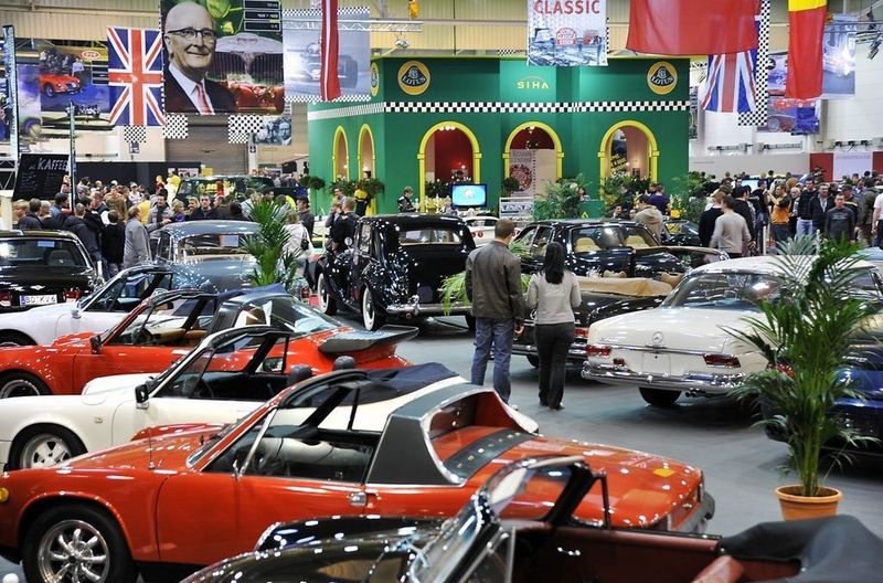 Oldtimerfans kamen auf der Essen Motor Show ebenfalls auf ihre Kosten. Die meisten der ausgestellten Schätzchen standen sogar zum Verkauf. Fotos: Messe Essen (Archiv: Vogel Business Media)