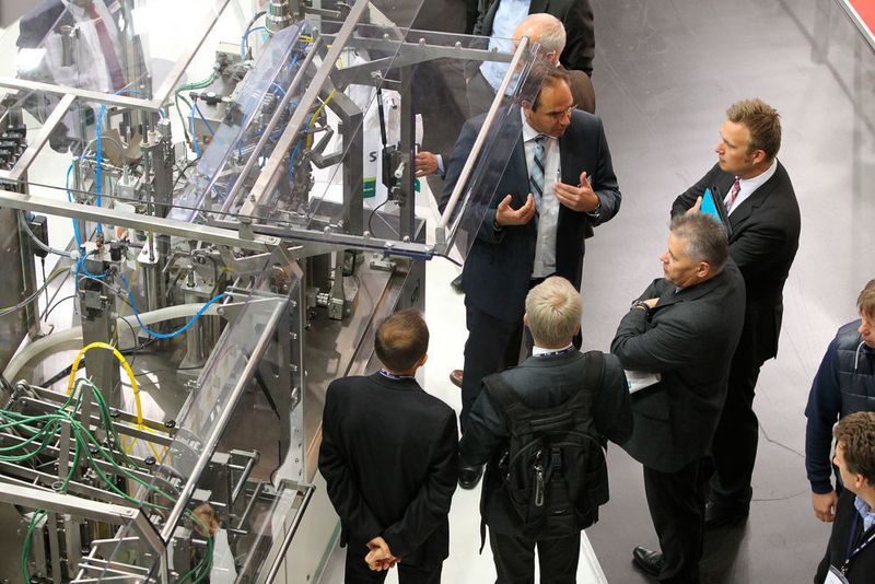 An den Ständen wurde rege diskutiert. (NürnbergMesse)