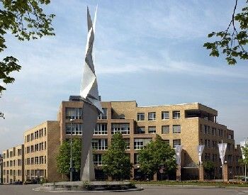 Allein im Jahr 2013 wurden in Baden-Württemberg für 184 Projekte Mittel in Höhe von 12,4 Millionen Euro bewilligt, 2014 bereits knapp zwei Millionen Euro. 2014 stehen in Baden-Württemberg 11,7 Millionen Euro für die Breitbandförderung zur Verfügung. Die grün-rote Landesregierung hat damit die Mittel auf eine solide Basis gestellt und mit der Finanzierung aus dem Kommunalen Investitionsfonds verstetigt.  (MLR Baden-Württemberg)