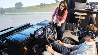 In der Elektronik-Entwicklung von Volkswagen kommt natürlich auch Virtual Reality zum Einsatz. (VW)