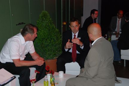 Meet-the-Vendor-Lounge: Ralf Leibmann (Concipia), Sven Janssen (Sonicwall) und Timo Lüth (Infinigate) (Archiv: Vogel Business Media)