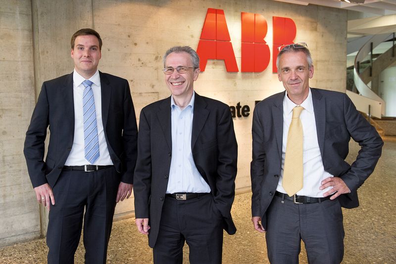 Dr. Willi Paul (Mitte) stellt sich mit viel Engagement den Fragen von Matthias Böhm (rechts) und Matthias Vogel. (Bild: Thomas Entzeroth)