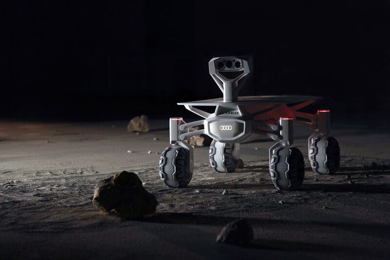 Für die notwendige Stromversorgung hat der Rover ein schwenkbares Solarpanel  an Bord. Dessen Energieausbeute gelangt in eine Lithiumionen-Batterie, die vier Radnabenmotoren speist. Alle vier Räder lassen sich jeweils um 360 Grad drehen. Die Höchstgeschwindigkeit beträgt 3,6 km/h. (Foto: Audi)