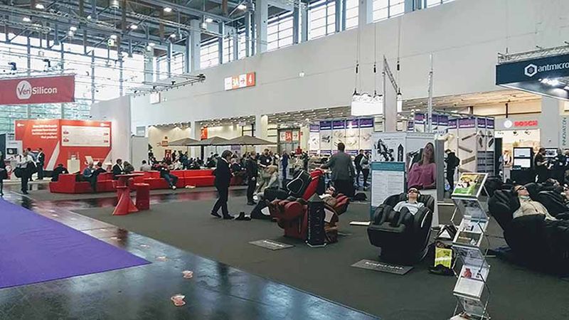 Impressionen vom Dienstag: Der Wellnessbereich ist dieses Jahr sehr groß (Bild: Andreas Bayer)