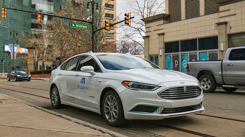 Die zu Intel gehörende Firma Mobileye testet seit einigen Monaten selbstfahrende Fahrzeuge aus ihrer autonomen Testflotte auf den Straßen von Detroit. Die zu Intel gehörende Firma Mobileye testet seit einigen Monaten selbstfahrende Fahrzeuge aus ihrer autonomen Testflotte auf den Straßen von Detroit.