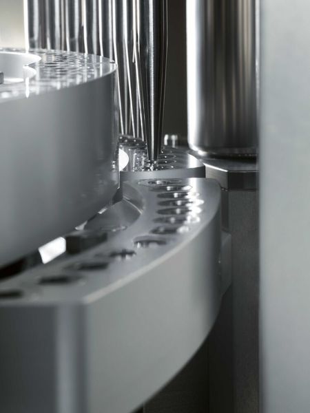 Adapta enables 100 % gravimetric direct net weight control via a system embedded within the machine, ensuring maximum dosing precision and reliability at high speeds. (Source: Ima)