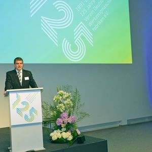 Dr. Heinz-Jürgen Prokop: „Aus einer Position der Stärke heraus gilt es für die deutschen Werkzeugmaschinenhersteller, die Veränderungen in den Märkten, bei den Kunden, der Technik und den Produkten zu nutzen, um neue Chancen für mehr Wettbewerbsfähigkeit zu generieren.“