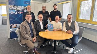 Das Team der neuen Linde Gas & More in Wil (SG): Urs Cavelti (Berater), Danijel Glavan, Daniel Zefiq (hinten v. l.) und Michel Vidonya (Linde), Roger Britschgi (Linde), Patrick Eichmann, Stephan Fässler (Linde) (vorne v. l.). (Bild: Linde Gas Schweiz AG)