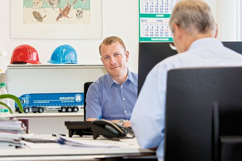 „Die freie Marktwirtschaft muss sich hier in den nächsten Jahren selbst regulieren. Letztlich fehlt der Speditionsbranche allerdings tatsächlich die Lobby“, sagt Marcel Hergarten, Geschäftsführer der Hergarten Gruppe. (Hergarten)