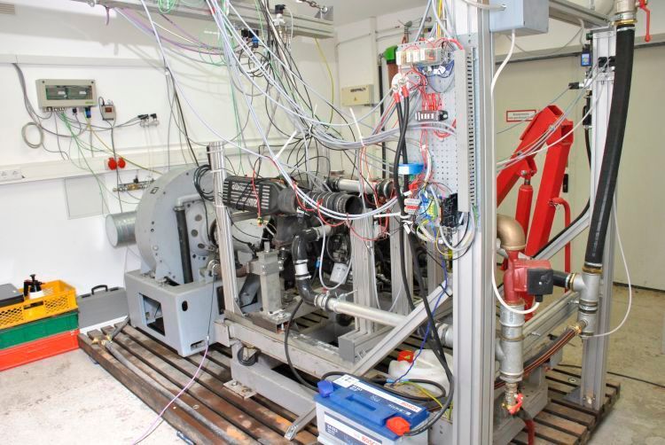 Professionelles Testequipment: Ihre selbstentwickelten Sensoren testen die Jungs von Hoots auf dem hauseigenen Motorenprüfstand. (Dominsky)