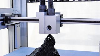 Schicht für Schicht druckt dieser 3D-Drucker Objekte mit Abmessungen bis 
600 mm und mehr. (Bahr)