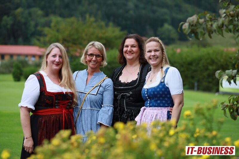 Die IT-BUSINESS Mädels (v.l. Ursula Gebauer, Stephanie Steen, Lilli Kos und Hannah Lamotte) bedanken sich bei allen Sponsoren und Teilnehmern für einen gelungenen Tag. (Stephan Dietl)