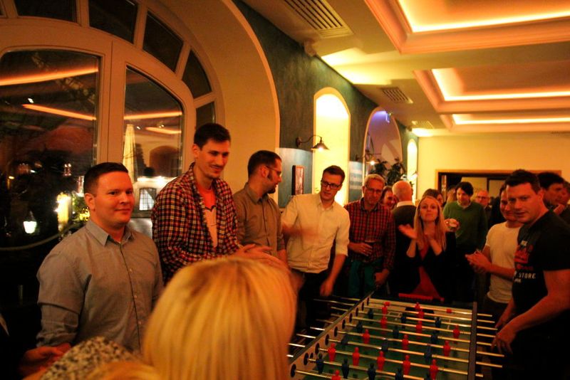 Impressionen der Abendveranstaltung bei den Förderprozess Foren 2016 in Würzburg. Das 4er-Kicker Turnier sorgte für Spaß und Spannung. (Ernhofer/PROCESS)
