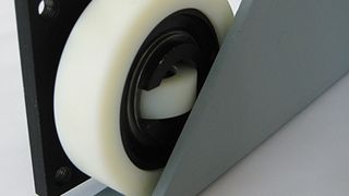 Mit 5 m/s transportieren die neuen Alfa-Speed-Rollen aus Polyamid beinahe doppelt so große Lasten wie die gleich großen Rollen aus Vulkollan. Bild: Alfatec (Archiv: Vogel Business Media)