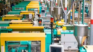 Die deutschen Kunststoffverarbeiter haben in den letzten Jahren eher gedarbt. Wie jetzt auf der Jahrespressekonferenz des GKV – Gesamtverband Kunststoffverarbeitende Industrie e. V. herauskam, könnte es aber noch in diesem Jahr besser werden ... (Bild: Arburg)