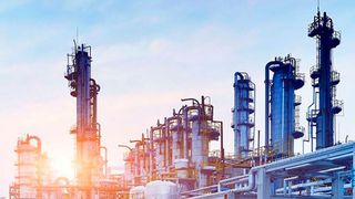 Von Januar bis September ging – im Vergleich zum Vorjahr – der Umsatz der chemischen Industrie um rund 23 % auf 21,9 Milliarden Euro zurück. (Bild: VCI/ Chemie RP)