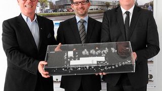 Hansjörg Märtin mit seinen neuen Geschäftsführern Tobias Gutgsell und Dirk
Zimmermann (v.li.). (Foto: Märtin)