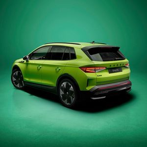 Den Antrieb übernimmt eine 340 PS starke Motorenkombination.(Bild:  Skoda)