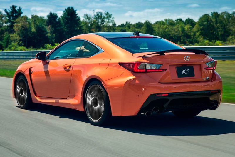 Der Sprint von 0 auf Tempo 100 km/h dauert nur 4,5 Sekunden, die Spitzengeschwindigkeit liegt bei 270 km/h. (Lexus)