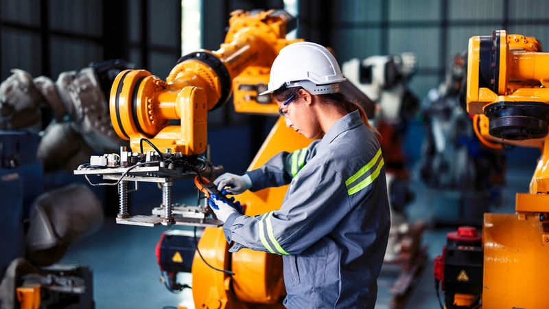 Vorausschauende Wartung mit der richtigen Messtechnik: Die Conrad Sourcing Platform hat alle namhaften Hersteller im Sortiment. (Bild: SpaceOak - stock.adobe.com)