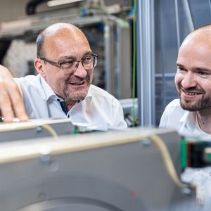 Gutes gegenseitiges Verständnis: Die Projektbeteiligten bei Schaeffler Elmotec Statomat und bei Franke stimmten sich regelmäßig miteinander ab.(Bild:  Franke GmbH)