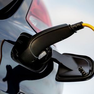 Ladestecker.(Bild:  Daimler AG)