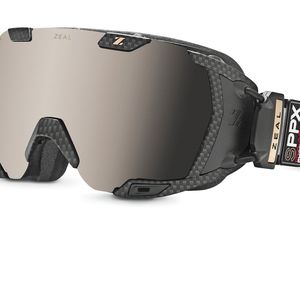 Die Zeal GPS Skibrille Z3 gibt es ebenfalls bei radbag.de. Über eine 16:9-Widescreen-Anzeige können Daten wie Geschwindigkeit, Höhe, Sprungstatistiken, GPS, Temperatur und vieles mehr verfolgt werden. Auf dem enthaltenen Onboard-Speicher können ca. 5 Tage mit Fahren gespeichert werden. Kostenpunkt: 399,99 Euro. (Bild:  radbag.de)