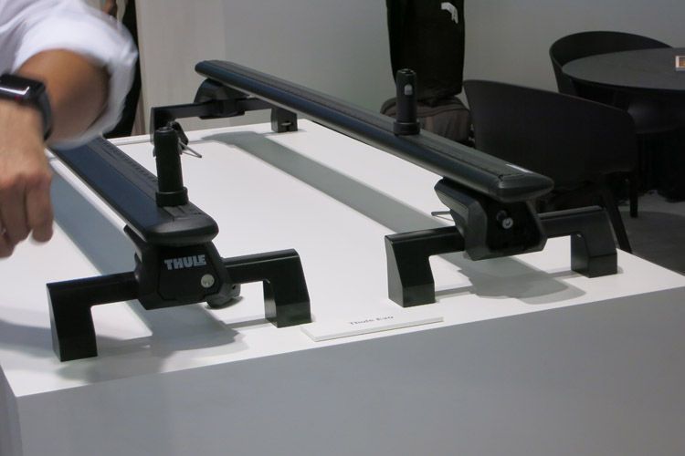 Zusätzlich präsentierten die Schweden die nächste Generation der Wingbar, auf die sich künftig Aufbauten noch leichter montieren lassen sollen. (Bild: Schreiner/»kfz-betrieb«)