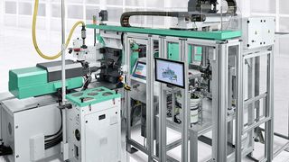 Produktionsreife Premiere: Auf der Fakuma 2018 stellt Arburg seine Turnkey-Anlage mit dem Scada-System ATCM vor, die gebrauchsfertige Wasserwaagen live produziert. Halle A3 am Stand 3101. (Arburg)