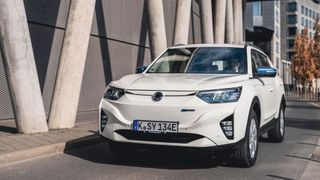 Ssangyong-Modelle wie der 2022 gestartete Korando e-Motion sollen künftig das KG-Logo tragen. (Bild: Ssangyong)
