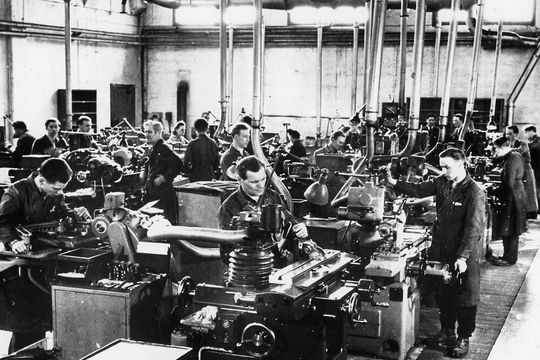 Das für die Metallverarbeitung unerlässliche Hartmetall wird 100 Jahre alt. Sandvik Coromant stellt Zerspanungswerkzeuge daraus seit 1942 her. Doch die härtegebenden Elemente sind begrenzt. Hier ein Rückblick auf den Erfolgsschlager und wie es damit weiter gehen könnte.(Bild:  Sandvik Coromant)