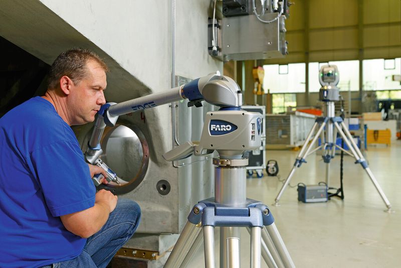 Die Kombination aus Faro-Arm und Lasertracker ermöglicht ein äußerst flexibles Messen. (Faro)