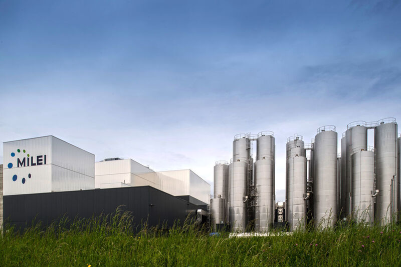 Auf 15.600 Quadratmetern errichtet Milei seit März 2014 am Standort Leutkirch eine neue Produktion: die Milei 2.0. Die Bauarbeiten sollen 2018 abgeschlossen sein. Insgesamt stehen dann mehr als 30.000 Quadratmeter zur Verfügung, um das Beste aus Molke und Milch herzustellen – in sehr viel höheren Mengen als bisher. (Endress+Hauser)