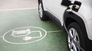 Der Markt für gebrauchte E-Autos gewinnt an Bedeutung. Das stellt die B2B-Plattform Auto1.com in ihrem E-Auto-Bericht für 2022 fest. (Bild: Freepik)